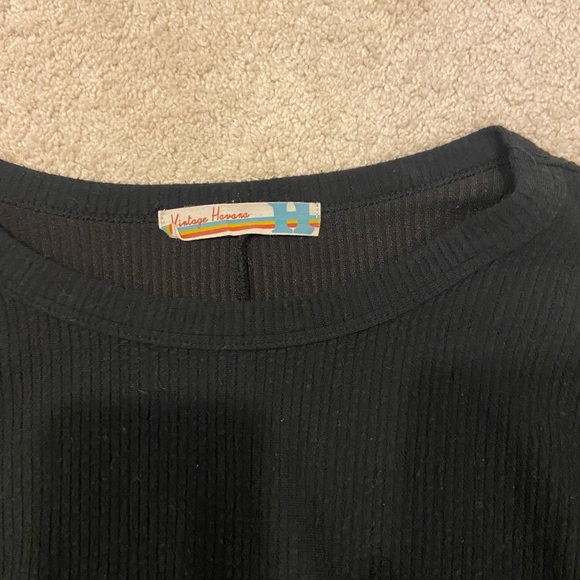 Black long sleeve shirt with tie at the bottom - Picture 3 of 4